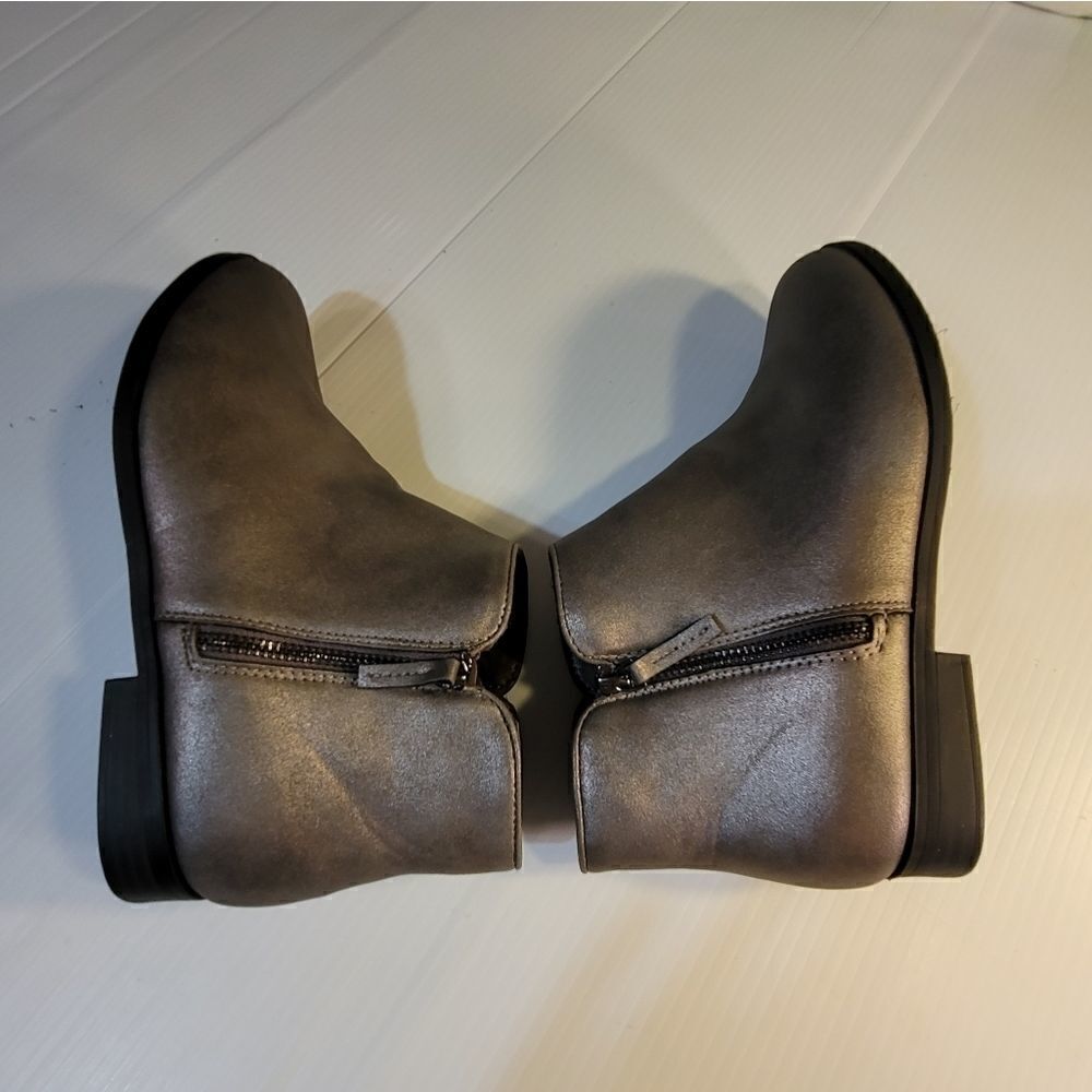 Cat & Jack Big Girl Pewter Zip up Booties sz 6